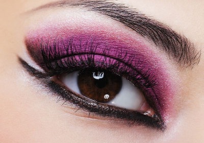 пурпурный дымчатый макияж глаз